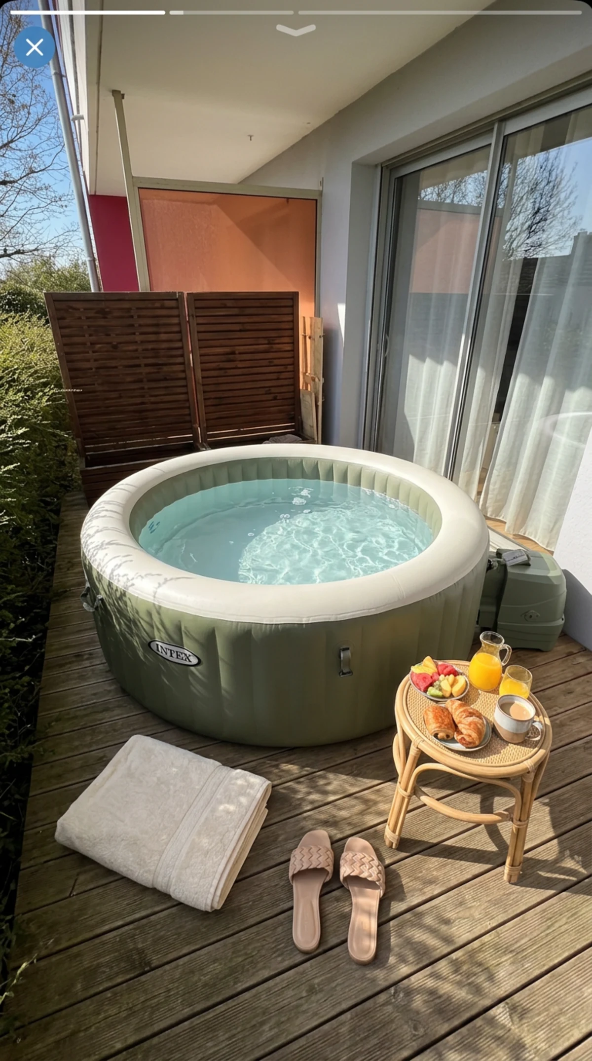 Jacuzzi week-end terrasse brunch détente
